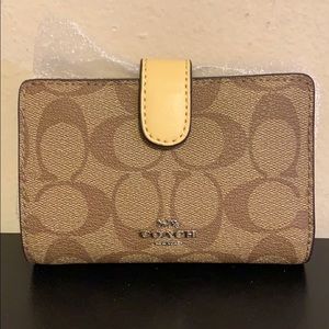 Brand NEW leather Coach wallet signature pattern